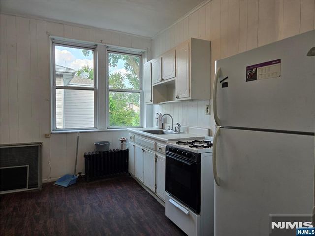 101-105 Page Avenue 105 Floor 2, Lyndhurst, NJ 07071