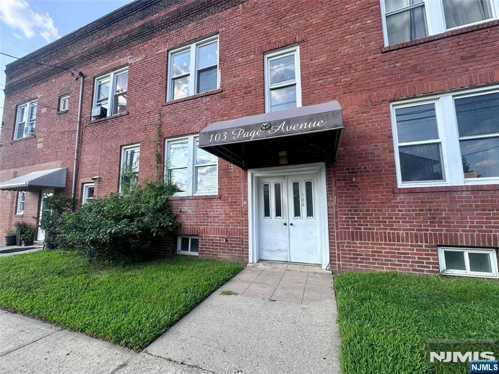 101-105 Page Avenue 105 Floor 2, Lyndhurst, NJ 07071