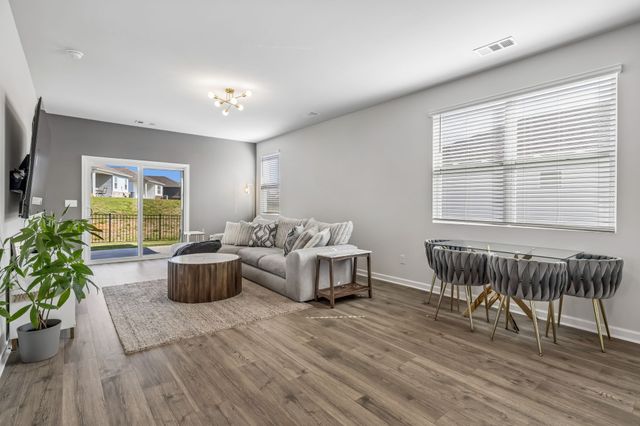 7383 Lang Ave, White House, TN 37188