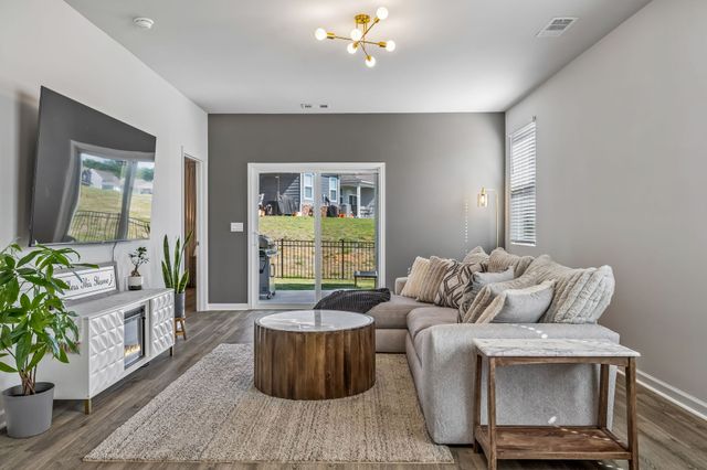 7383 Lang Ave, White House, TN 37188