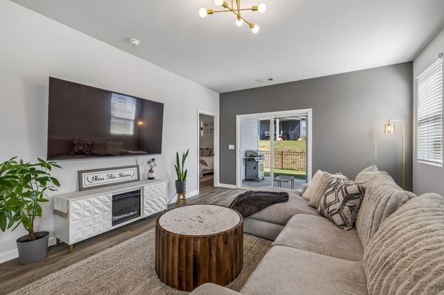 7383 Lang Ave, White House, TN 37188