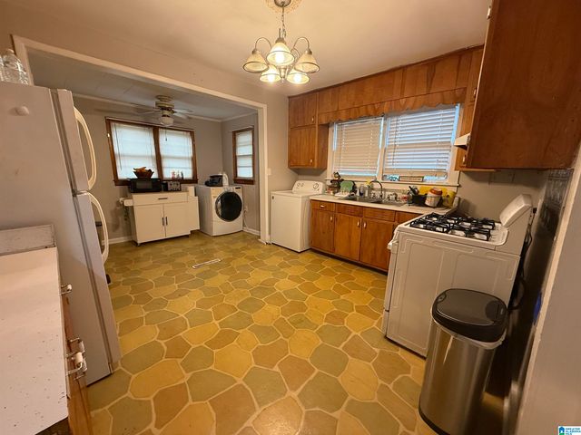 1104 3RD AVENUE S, Clanton, AL 35045