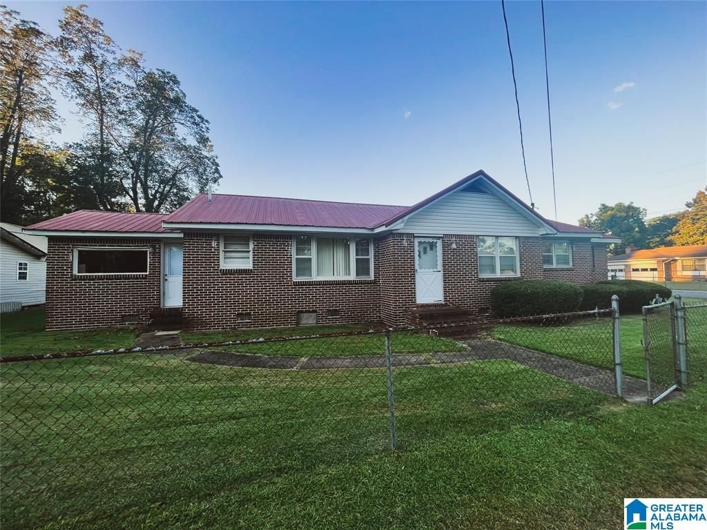 1104 3RD AVENUE S, Clanton, AL 35045