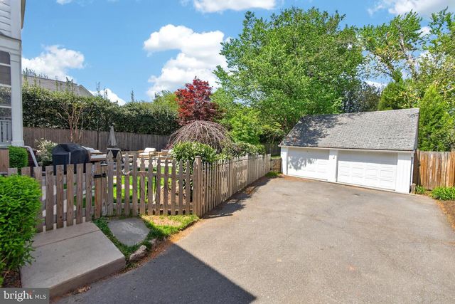 4305 BRADLEY LN, Chevy Chase, MD 20815