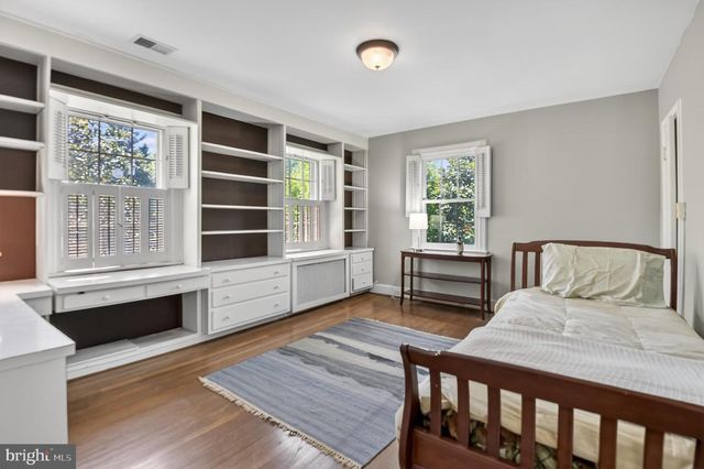 4305 BRADLEY LN, Chevy Chase, MD 20815