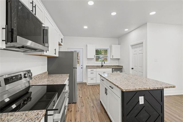 1561 Phillips Lane, Mobile, AL 36618