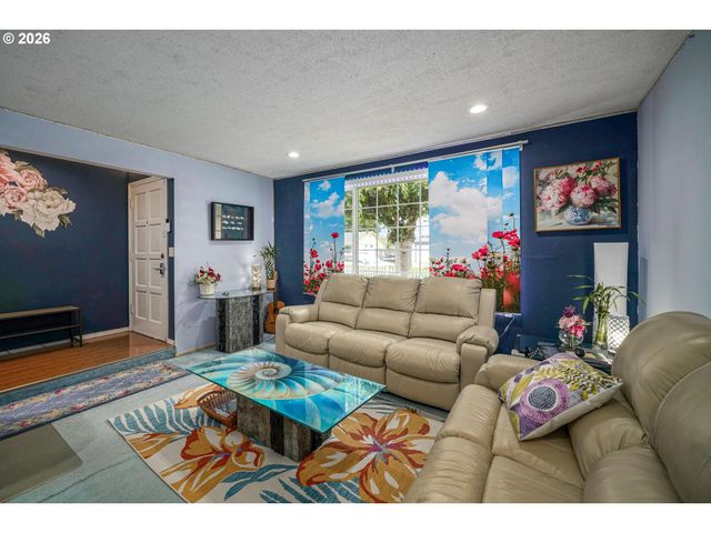4496 JANICE Ave Ne, Salem, OR 97305