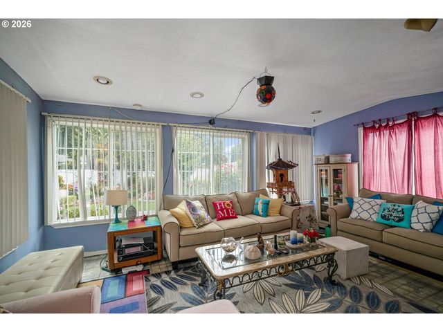 4496 JANICE Ave Ne, Salem, OR 97305