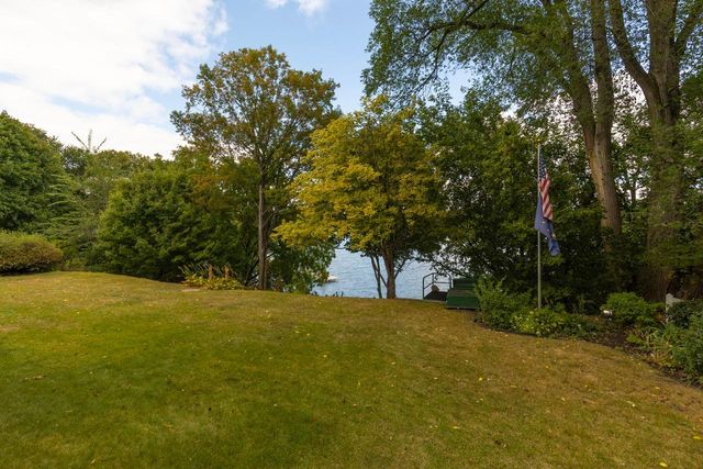 7339 Frontier Trail, Chanhassen, MN 55317