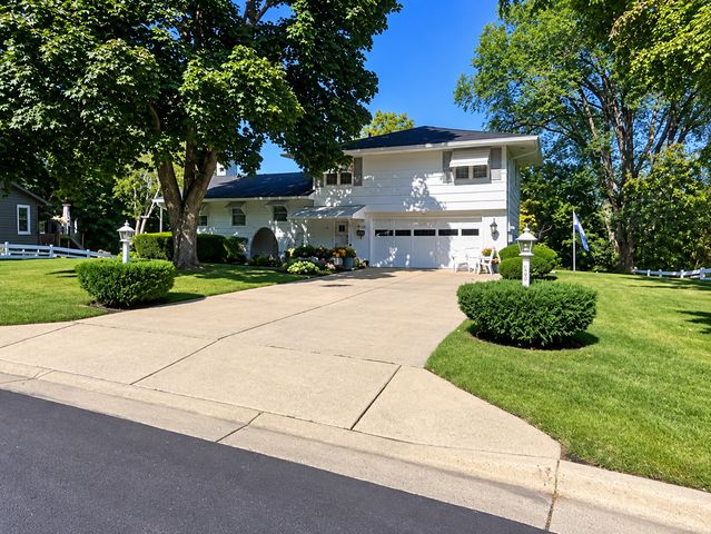 7339 Frontier Trail, Chanhassen, MN 55317