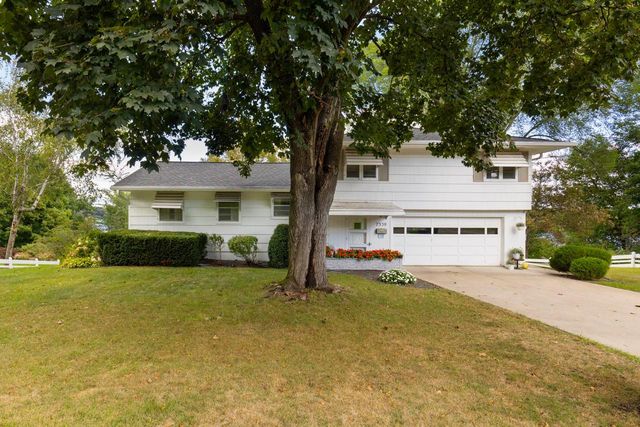 7339 Frontier Trail, Chanhassen, MN 55317