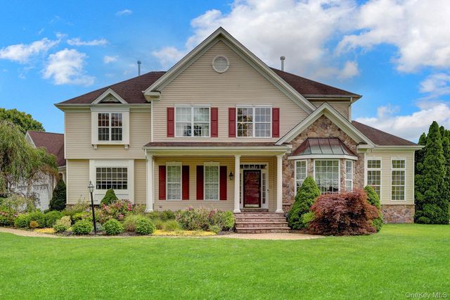 7 Brookline Court, Wading River, NY 11792