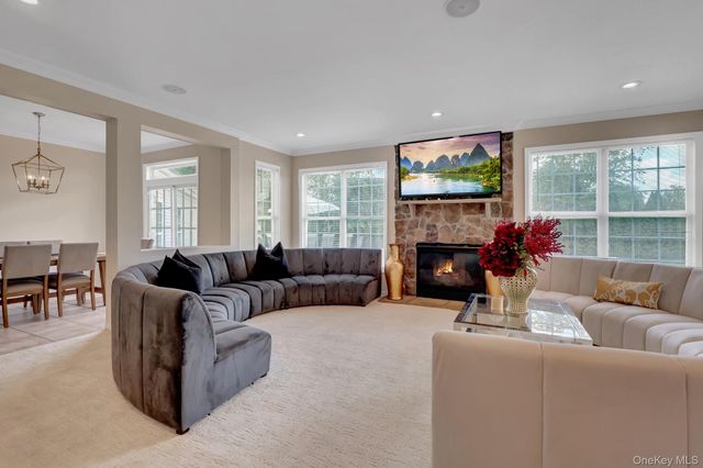 7 Brookline Court, Wading River, NY 11792