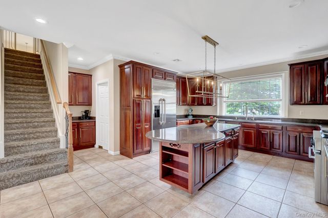 7 Brookline Court, Wading River, NY 11792