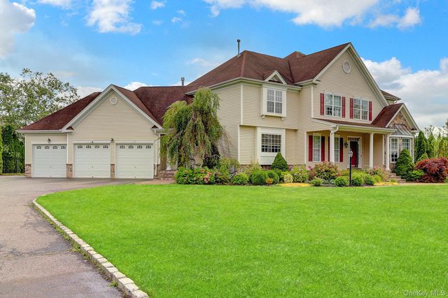 7 Brookline Court, Wading River, NY 11792