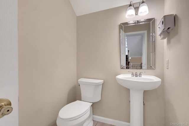 7 Brookline Court, Wading River, NY 11792