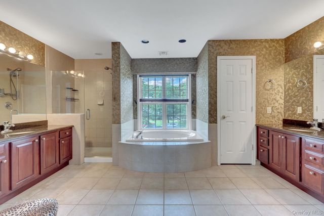7 Brookline Court, Wading River, NY 11792
