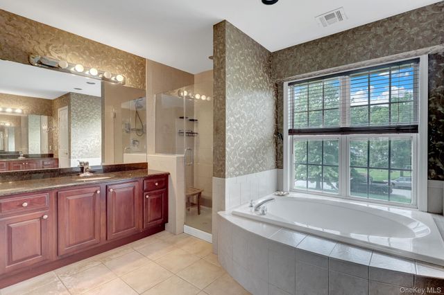 7 Brookline Court, Wading River, NY 11792