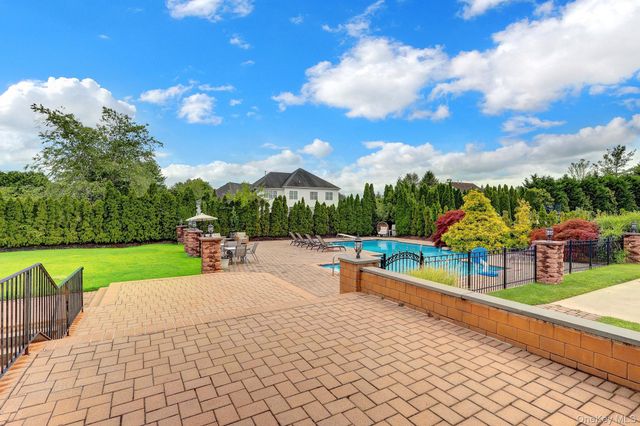 7 Brookline Court, Wading River, NY 11792