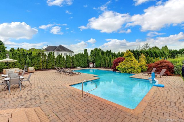 7 Brookline Court, Wading River, NY 11792