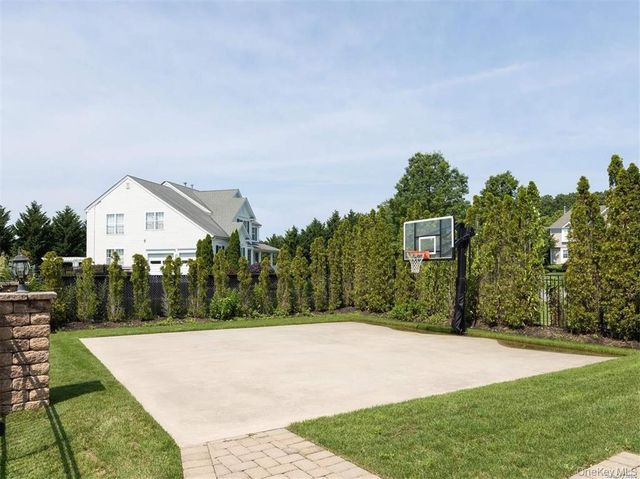 7 Brookline Court, Wading River, NY 11792
