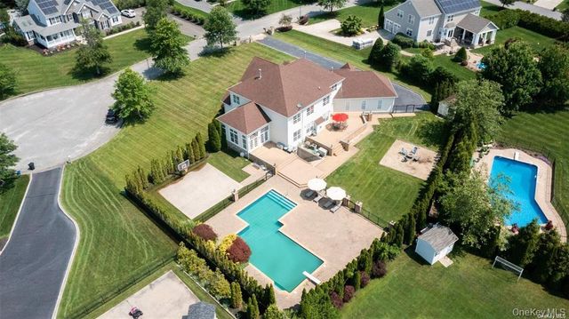 7 Brookline Court, Wading River, NY 11792