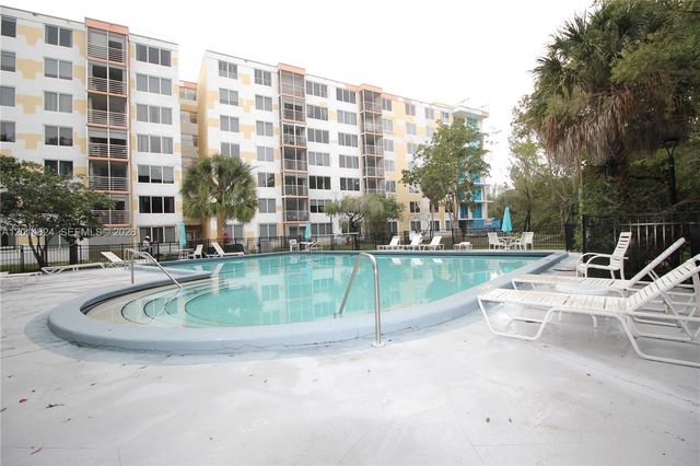 17890 W Dixie Hwy 519 Hwy 519, North Miami Beach, FL 33160