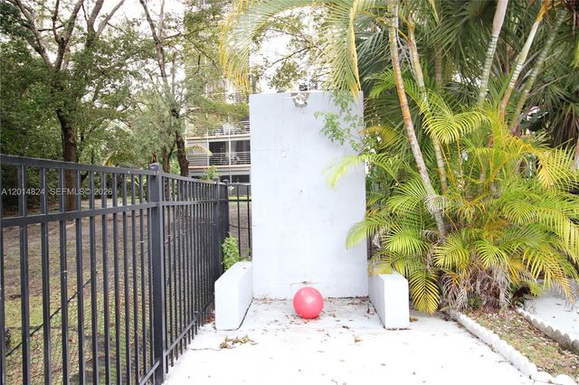 17890 W Dixie Hwy 519 Hwy 519, North Miami Beach, FL 33160
