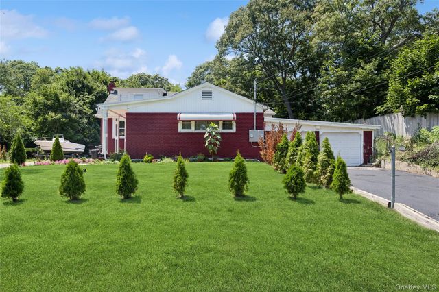 71 11th Avenue, Huntington Station, NY 11746
