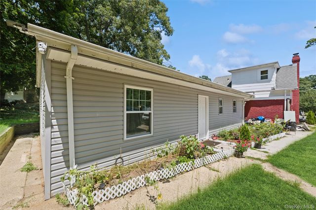 71 11th Avenue, Huntington Station, NY 11746