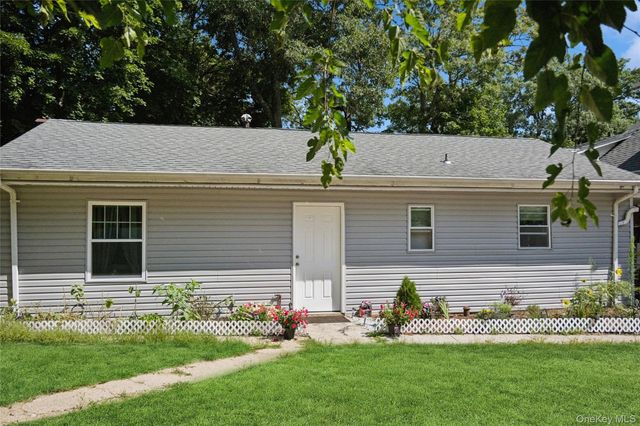 71 11th Avenue, Huntington Station, NY 11746