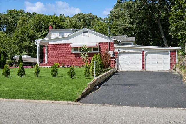 71 11th Avenue, Huntington Station, NY 11746