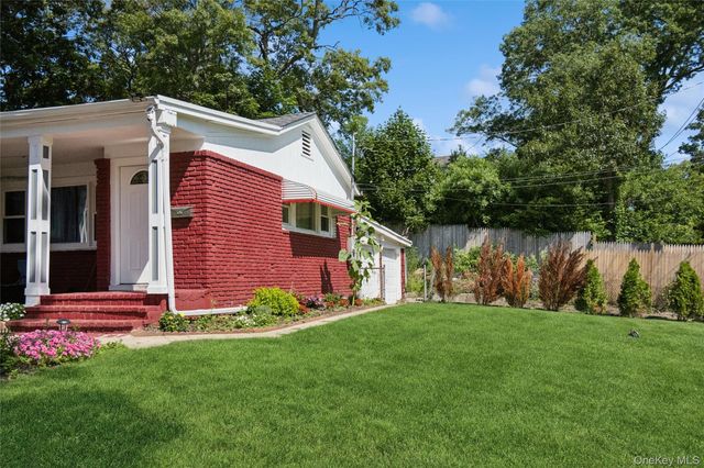 71 11th Avenue, Huntington Station, NY 11746