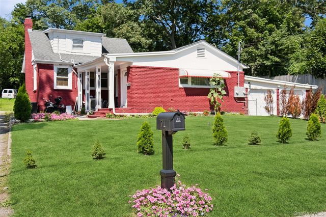 71 11th Avenue, Huntington Station, NY 11746