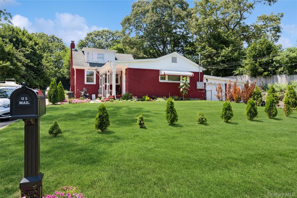 71 11th Avenue, Huntington Station, NY 11746