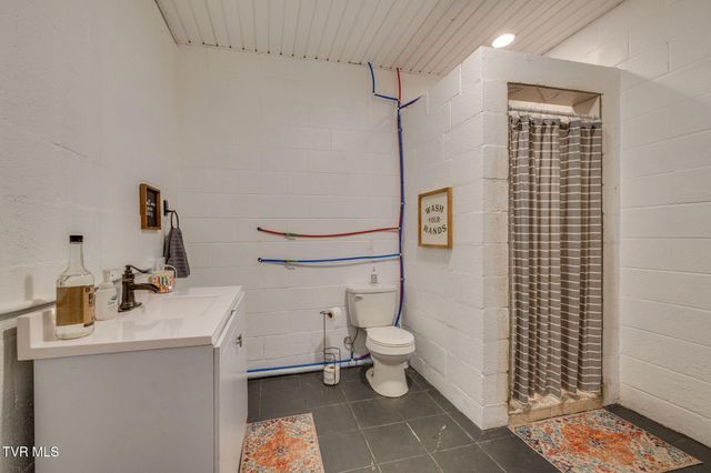 748 Cripple Creek Road, Watauga, TN 37694