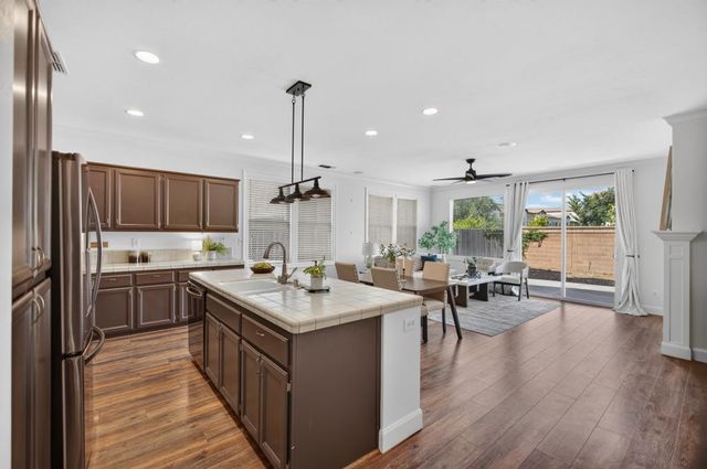 2742 Kalamer Way, Sacramento, CA 95835