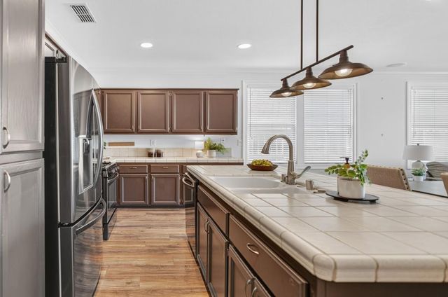 2742 Kalamer Way, Sacramento, CA 95835