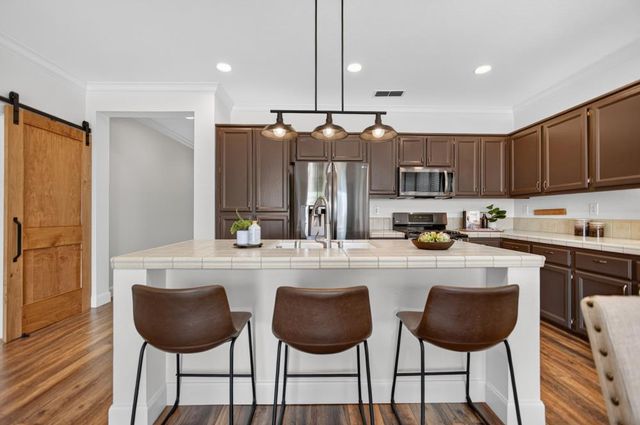 2742 Kalamer Way, Sacramento, CA 95835