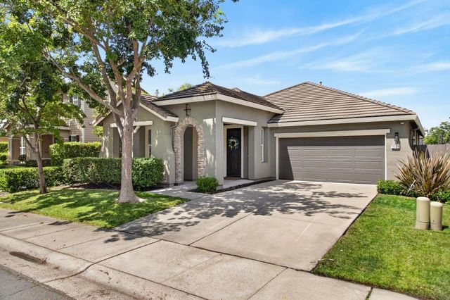 2742 Kalamer Way, Sacramento, CA 95835