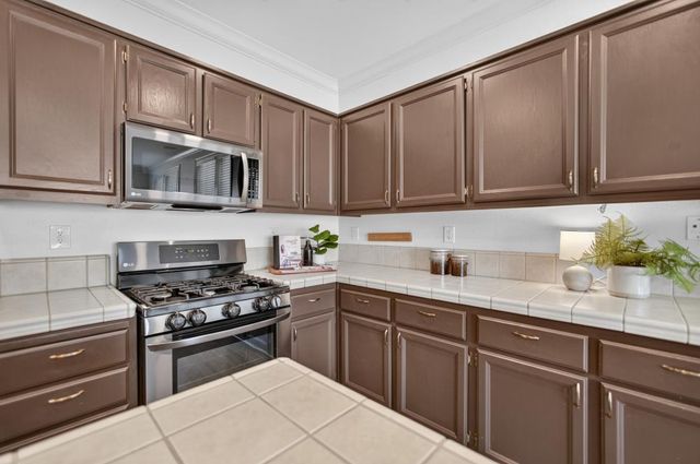 2742 Kalamer Way, Sacramento, CA 95835