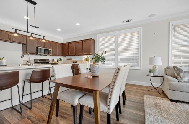 2742 Kalamer Way, Sacramento, CA 95835