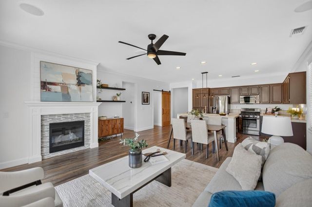 2742 Kalamer Way, Sacramento, CA 95835