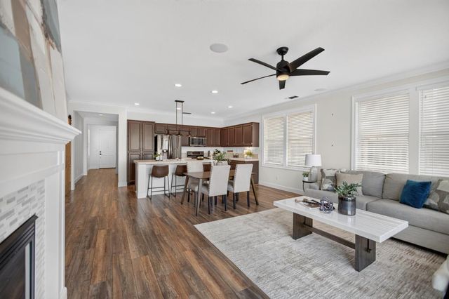 2742 Kalamer Way, Sacramento, CA 95835