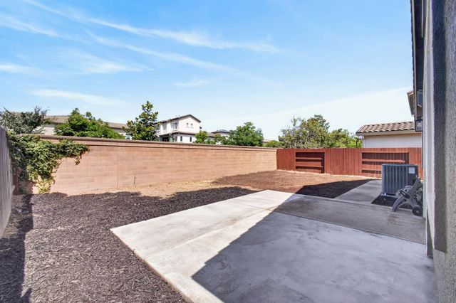 2742 Kalamer Way, Sacramento, CA 95835