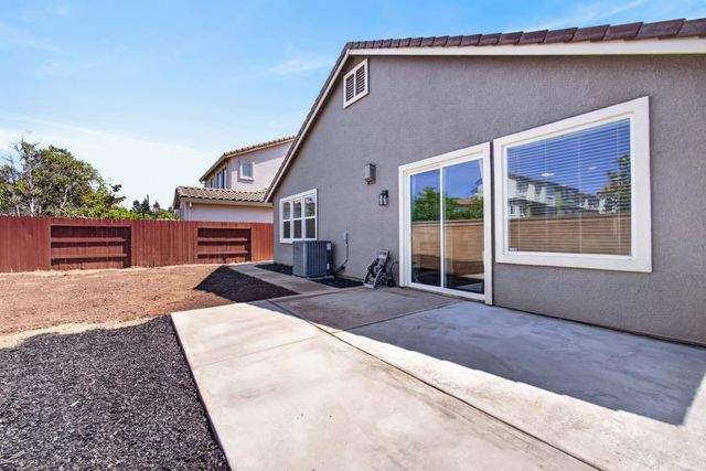 2742 Kalamer Way, Sacramento, CA 95835