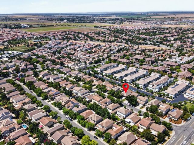 2742 Kalamer Way, Sacramento, CA 95835
