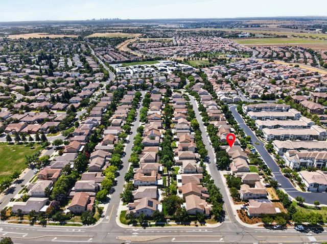 2742 Kalamer Way, Sacramento, CA 95835
