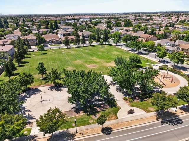 2742 Kalamer Way, Sacramento, CA 95835