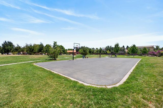 2742 Kalamer Way, Sacramento, CA 95835